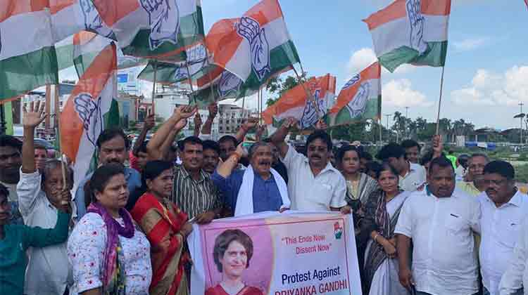 ODISHA-CONGRESS-PROTESTS-PRIYANKAS-DETENTION-BY-UP-POLICE
