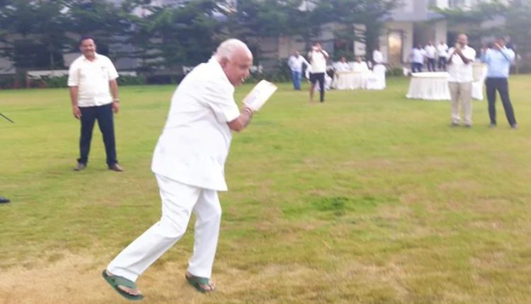 YEDDURAPPA PLYING CRICKET