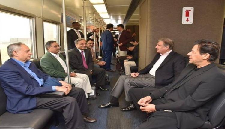 imran_khan_on_metro