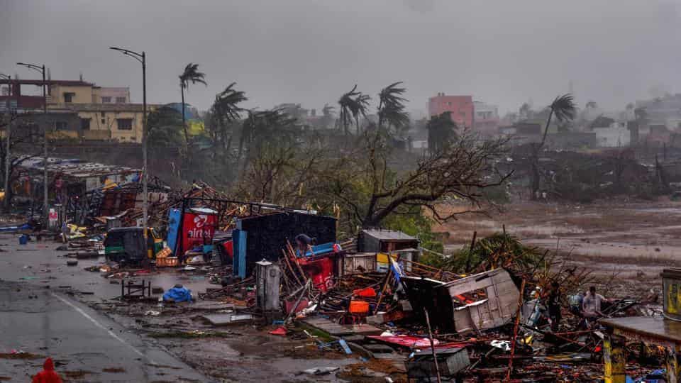 cyclone-fani-odisha_78376c22-6e3b-11e9-9975-c8a46a094be1-min (1)