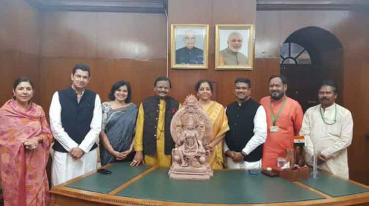 rs-mp-from-odisha-raghunath-mohapatra-presents-image-of-maa-lakshmi-to-finance-minister