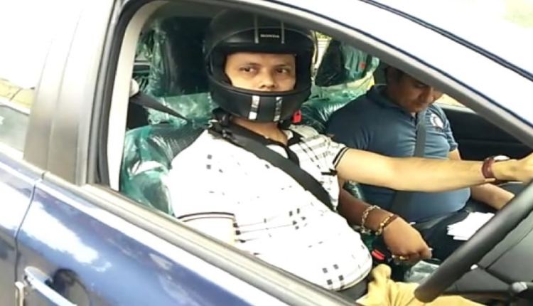 Car driver's challan cut for not wearing helmet(1)