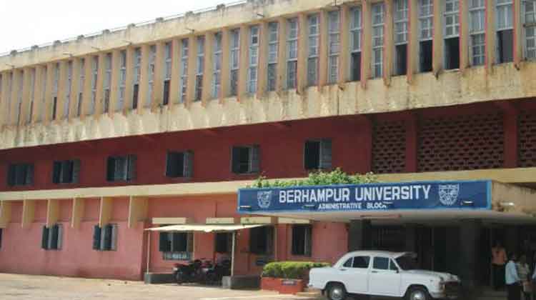 Violent-group-clash-breaks-out-between-two-groups-at-#Berhampur-University