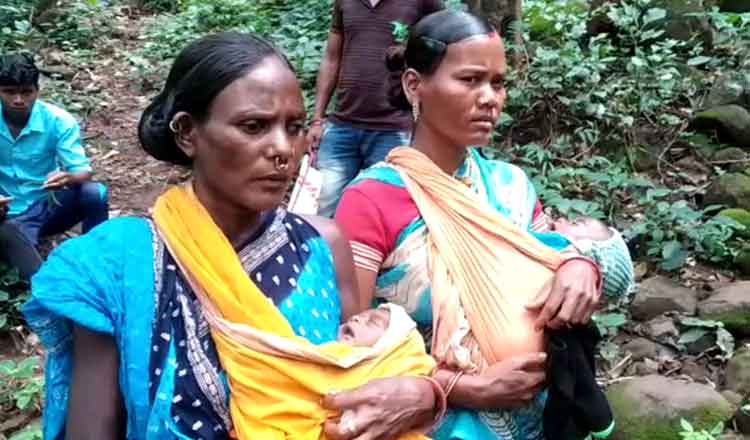 mother-walk-4-kelomiter-in-koraput