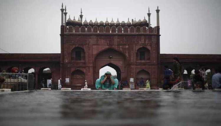 Muslim-woman-Jama-Masjid