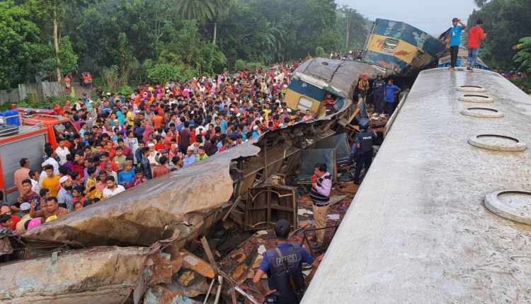 bangladesh-train-crash