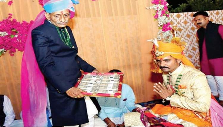 bsf_constable_refuses_rs_11_lakh_dowry_at_wedding