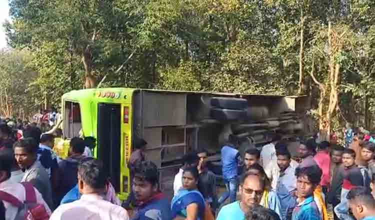 2-killed,-10-critical-as-bus-overturns-in-Odisha's-Nabarangpur