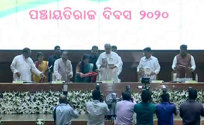 The-BJP-has-objected-to-the-distribution-of-Naveen's-qualification-cards