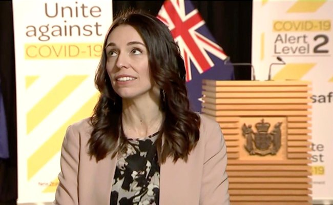 new-zealand-leader-carries-on-with-tv-interview-during-quake (1)
