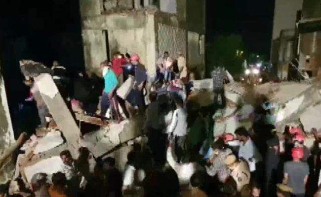 gujrat Bawamanpura building collapse