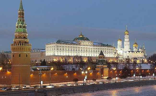 800px-Kremlin_Moscow-e1396399006992-1024x640