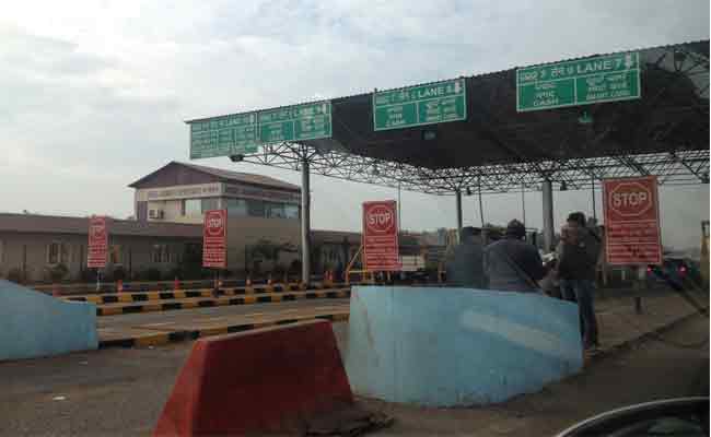 gadkari-toll-gate