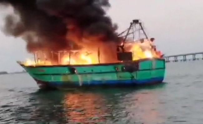 boat-caught-fire