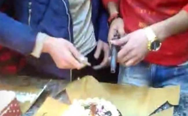 cake cuting in gun