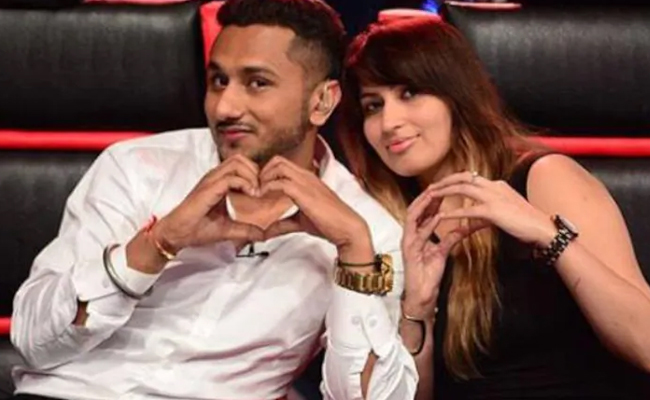 hONEY sINGH and his wife