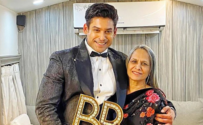 sidharth-shukla with his mother