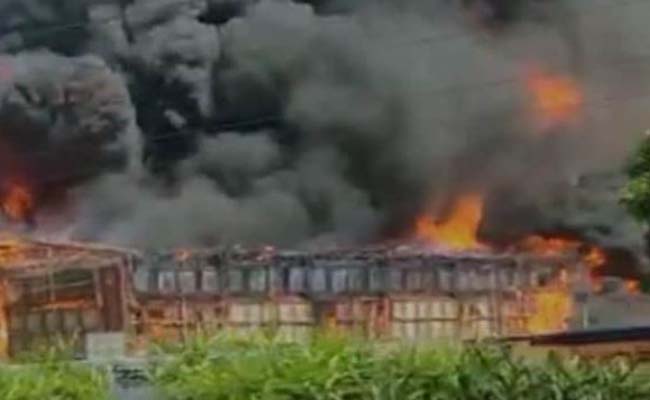 fire-breaks-out-at-wedding-pandal