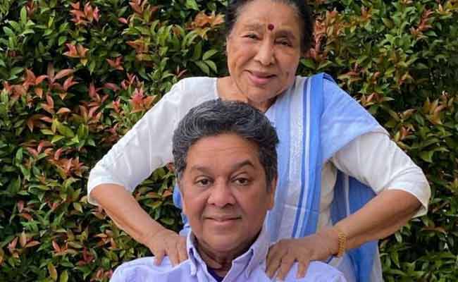 asha-bhosle-with-son-anand
