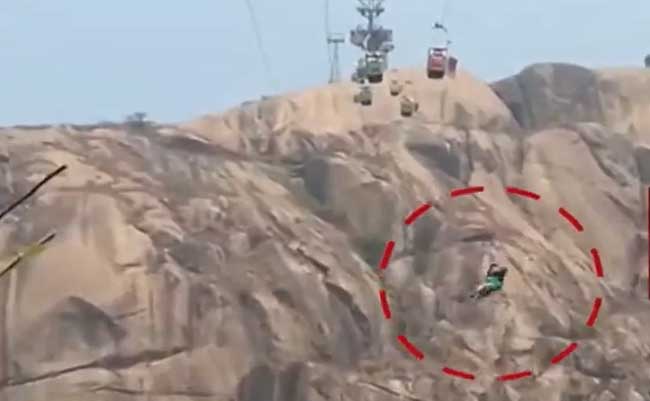 woman-fell-during-rescue