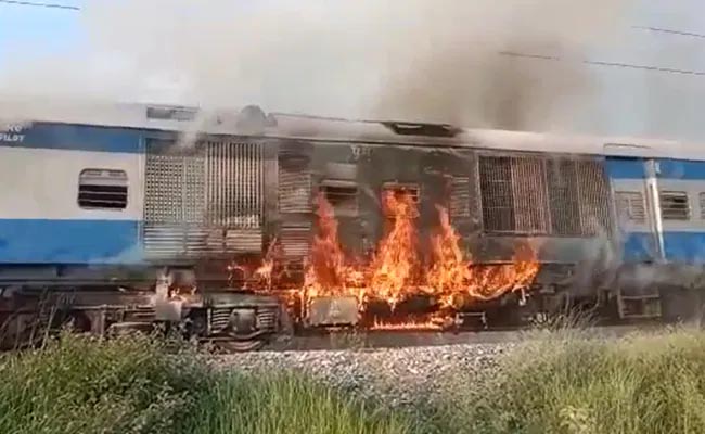 fire-in-engine-of-dmu-train