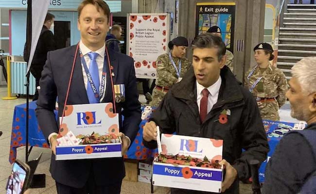 uk-pm-rishi-sunak-sells-poppies